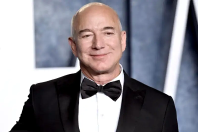 Jeff Bezos paga 10 mdd por presidir la Gala del Met