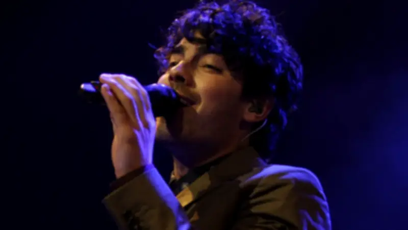 Jonas Brothers lucen jersey de México en el Tecate Emblema 2026
