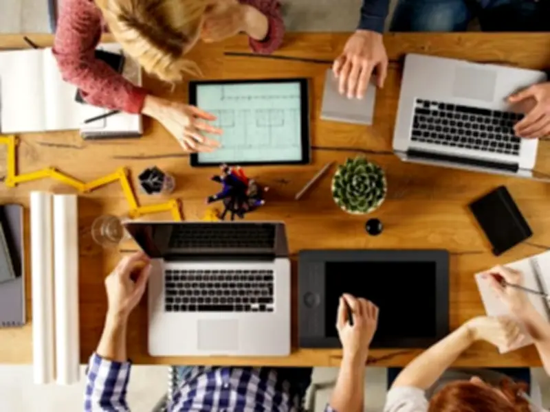 Jóvenes combinan estudio y trabajo con programas mixtos