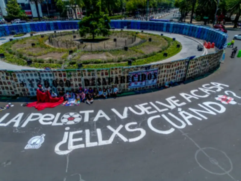 "La pelota vuelve a casa, ¿ellxs cuándo?": protesta en Reforma
