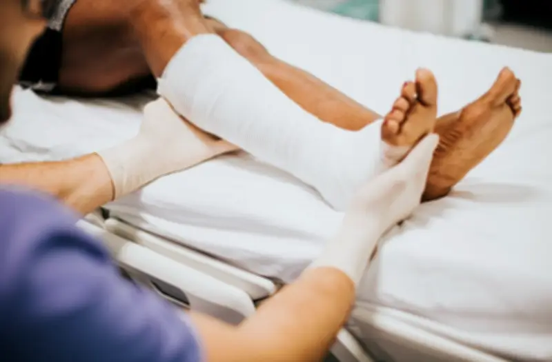 Las causas del disparo en precios de seguros médicos en México