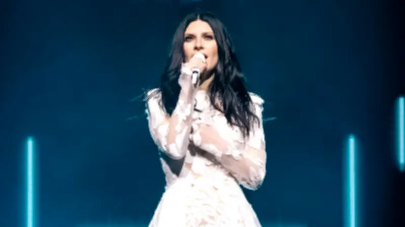 Laura Pausini conquista la Arena CDMX con show de tres horas