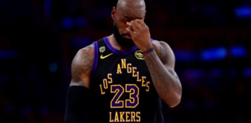 LeBron James duda su futuro tras eliminación de Lakers