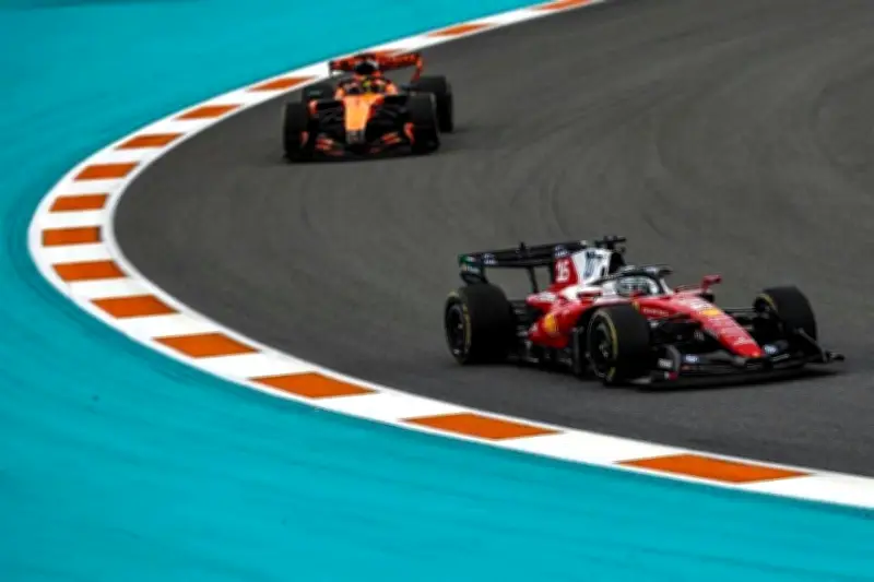 Leclerc paga caro error en Miami; Ferrari pierde podio