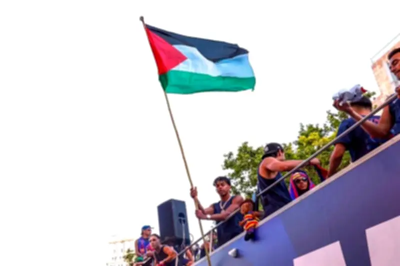 Llaman la atención a Lamine Yamal por ondear bandera palestina