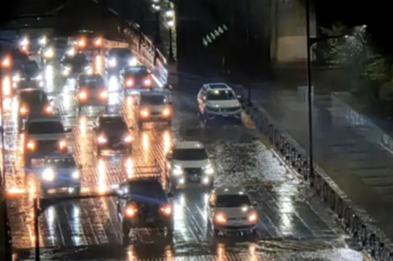 Lluvias causan cierres e inundaciones en la Ciudad de México