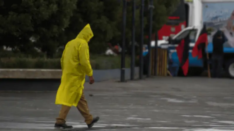 Lluvias fuertes en 27 estados: SMN pronostica tormentas y calor extremo
