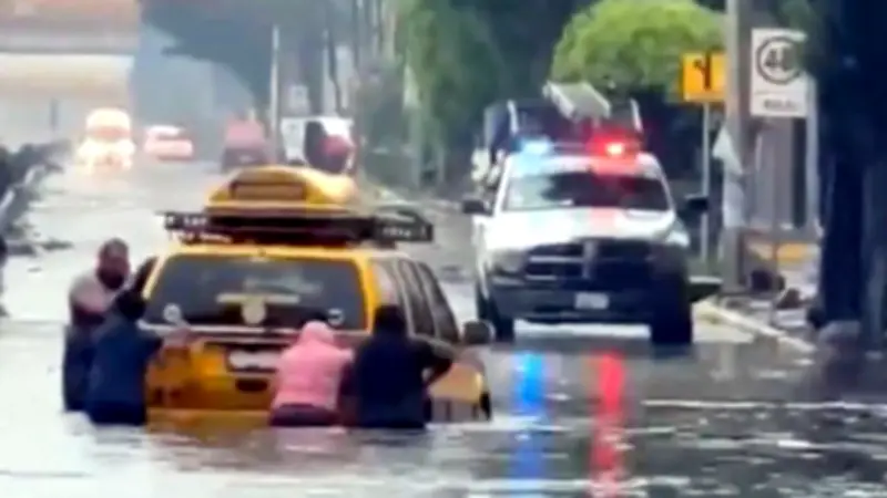Lluvias torrenciales azotan el oriente del Valle de México