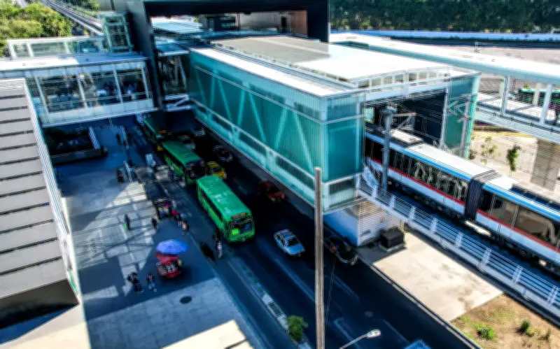 Línea 3 del Tren Ligero suspende servicio por persona en vías