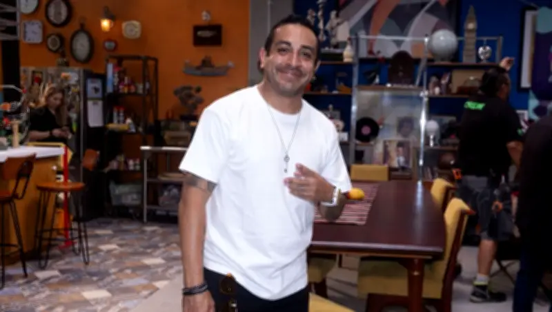 Luis Fernando Peña revela grave problema dental por abrir cervezas con los dientes
