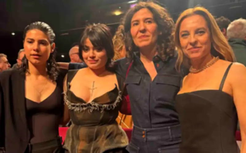 Marina de Tavira triunfa en Cannes con "Siempre soy tu animal materno"