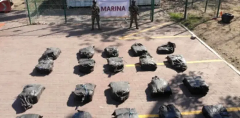 Marina incauta 63 fardos de cocaína en el Pacífico mexicano