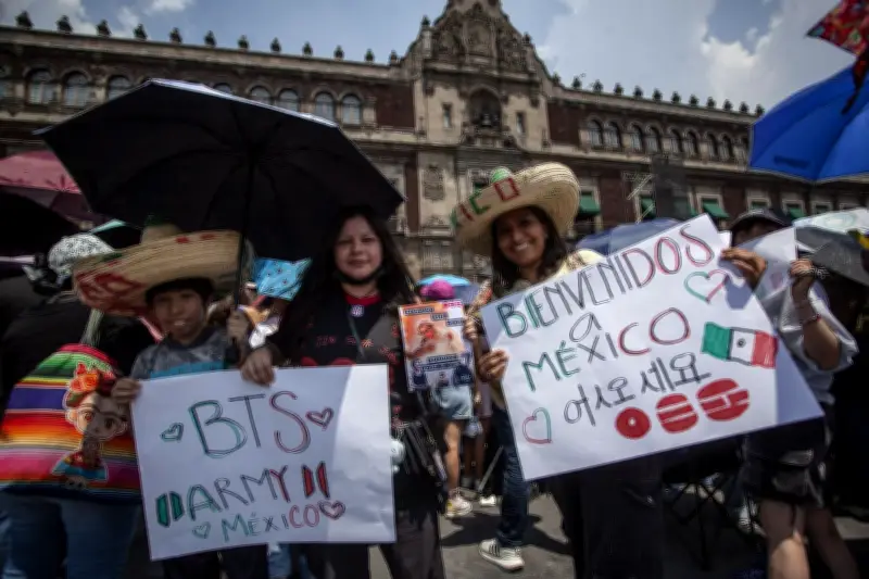 Mario Delgado llama a fans de BTS a acudir al Zócalo