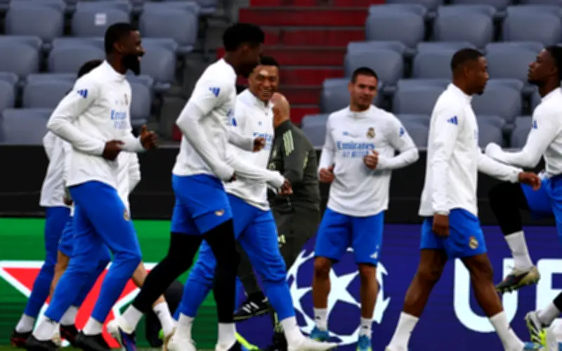 Mbappé supera pruebas médicas y podría jugar ante Barcelona