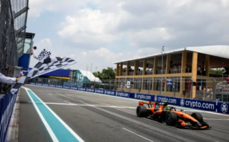 McLaren domina el Sprint de Miami con Norris y Piastri
