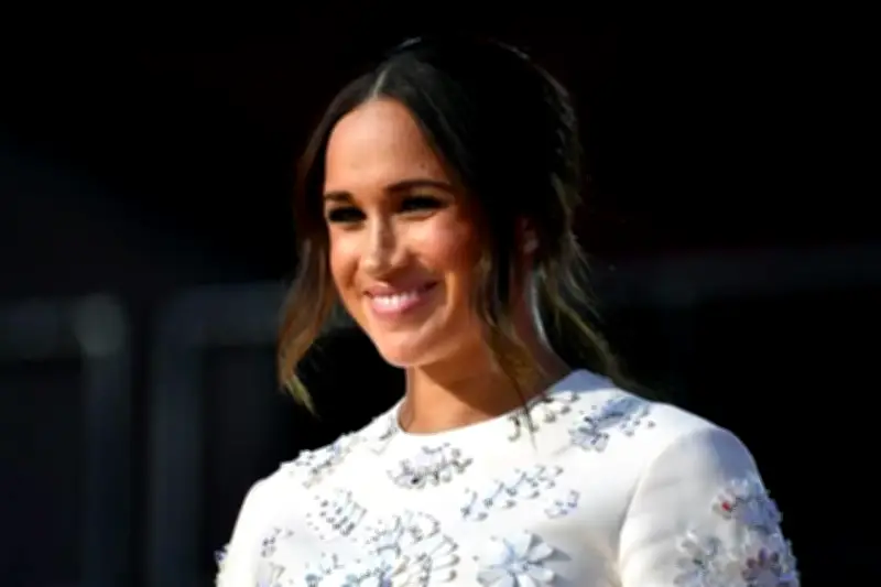 Meghan Markle urge proteger a niños en redes sociales