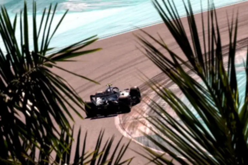 Mercedes sigue con problemas en las salidas de F1