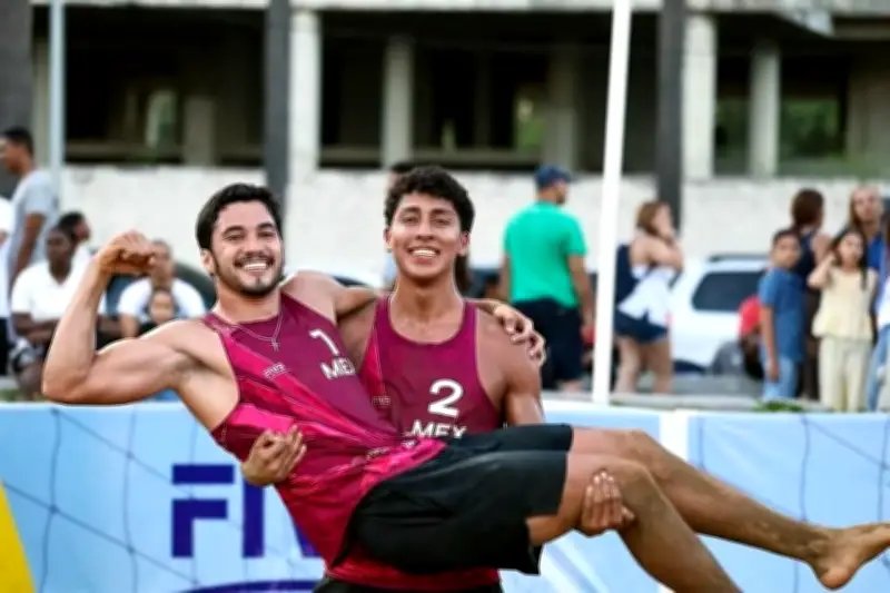 Mexicanos ganan oro y bronce en voleibol de playa