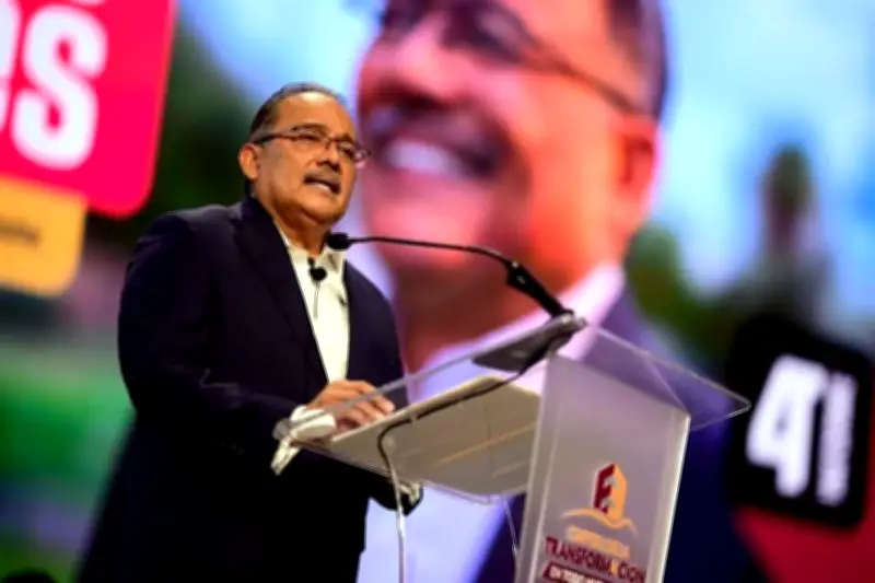 Mijes pide licencia para buscar candidatura a gobernador