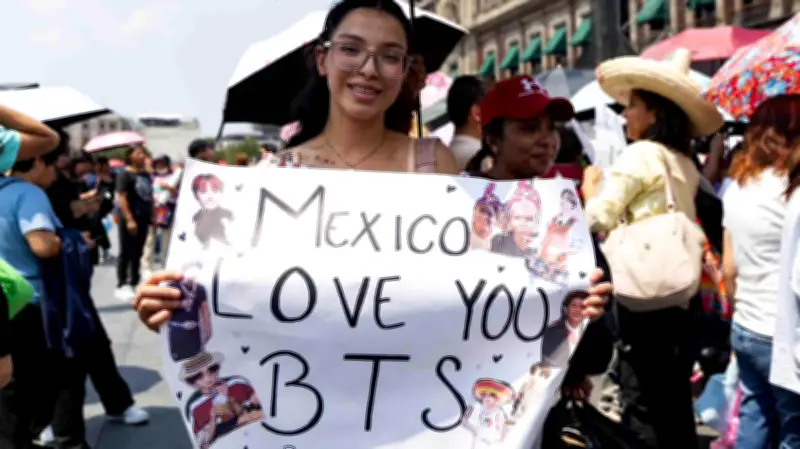 Miles de ARMY invaden el Zócalo para ver a BTS en Palacio Nacional