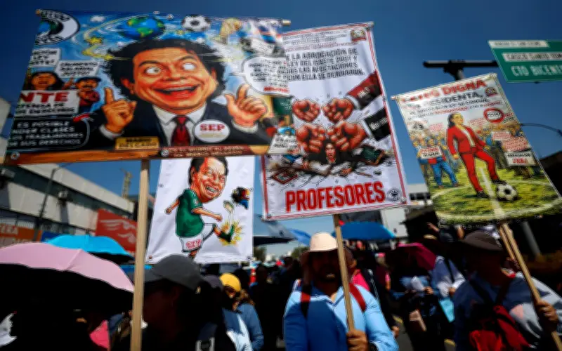 Miles de maestros marchan en México por mejoras salariales y educativas