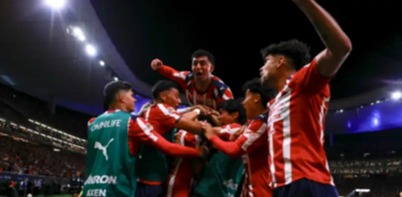 Milito desafía a críticos tras épica remontada de Chivas ante Tigres