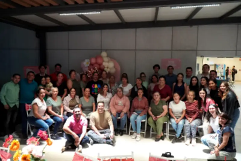 Mónica Magaña celebra el Día de las Madres en hospital oncológico de Jalisco