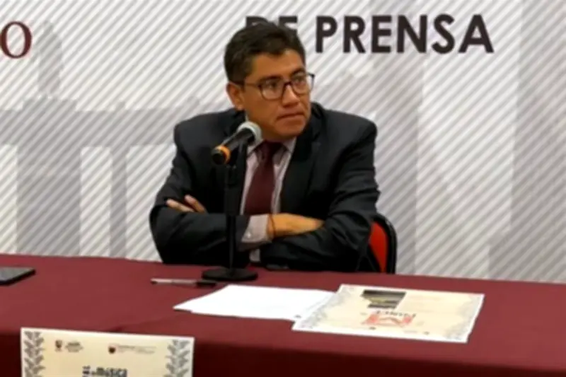 Monreal critica a Saúl: ves la tempestad y no te hincas