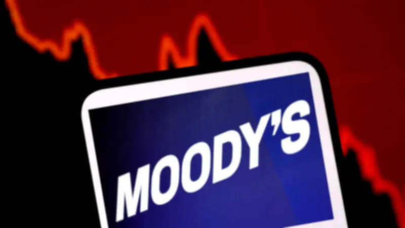Moody's baja calificación de CFE y bancos mexicanos