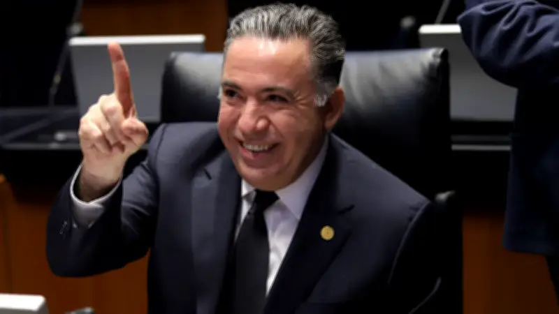 Morena defiende a Inzunza tras ausencia y señalamientos de nepotismo