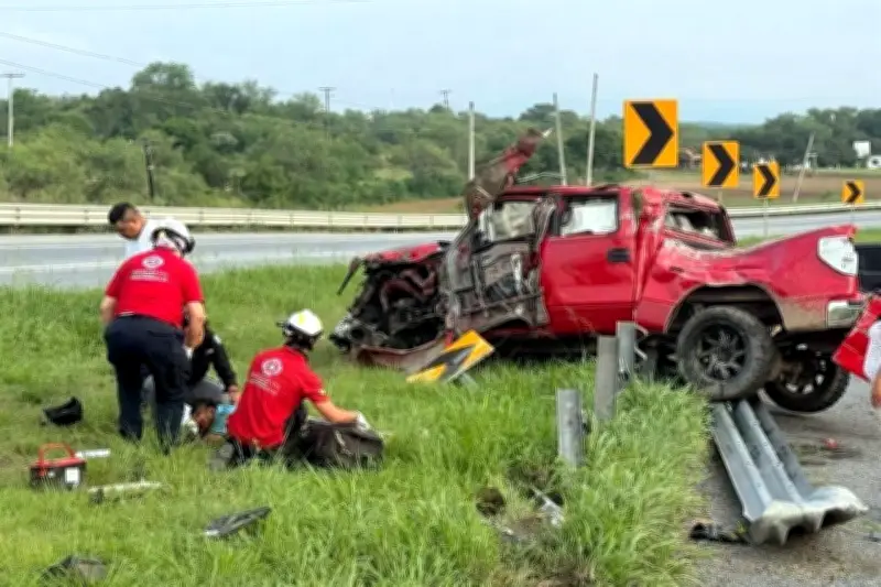 Muere al chocar contra árbol en la Carretera Nacional
