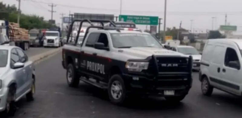Muere atropellado al cambiar llanta en carretera de Escobedo