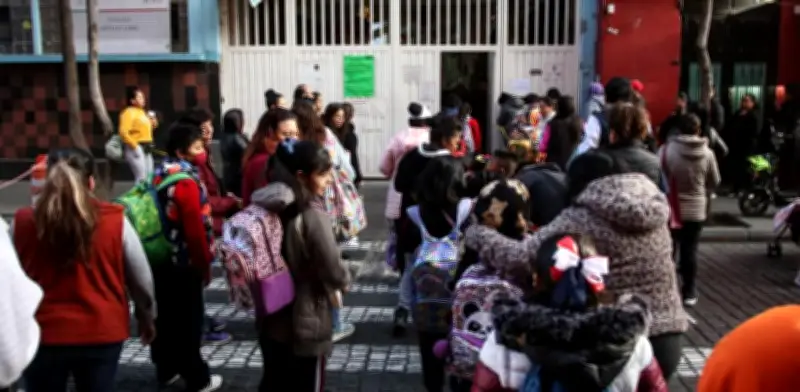 Mujeres cargarán el costo oculto del cierre escolar anticipado