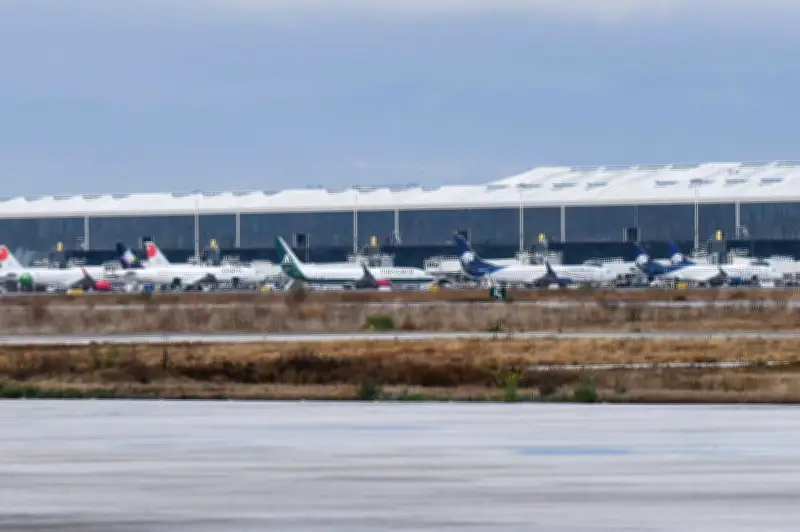 México y EU acuerdan flexibilizar política aeroportuaria del AIFA
