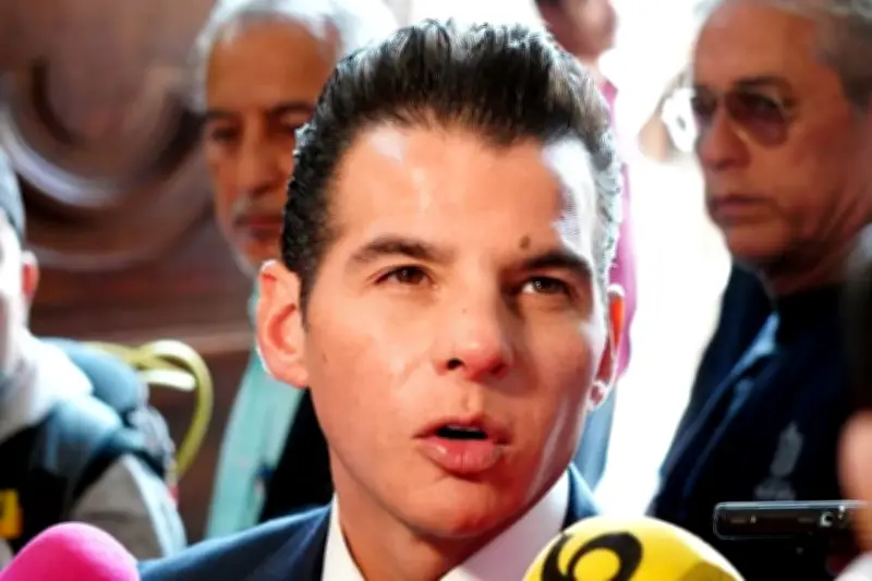 No negociaremos presupuesto con ley electoral: Flores