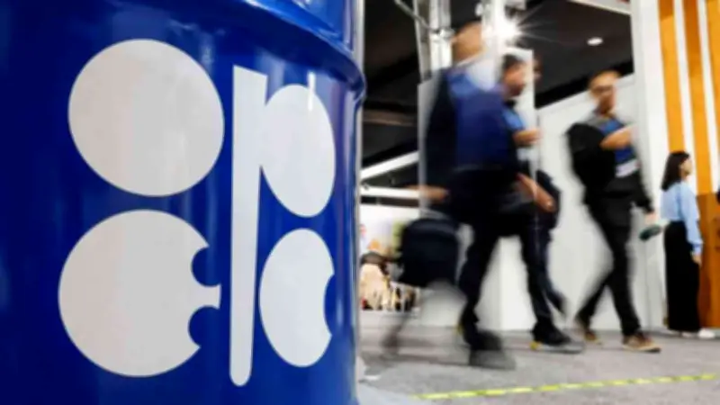 OPEP+ sube producción 188 mil barriles tras salida de Emiratos Árabes
