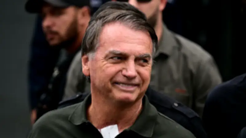 Operan con éxito a Jair Bolsonaro; suma varias cirugías desde su encarcelamiento