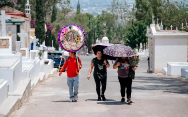 Operativo de seguridad en panteones de Guadalajara por Día de las Madres