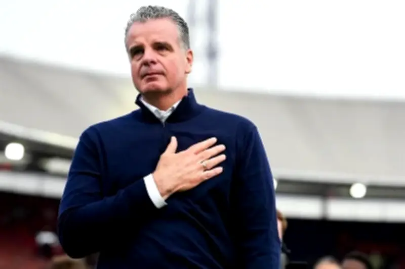 Ovacionan a Te Kloese en emotiva despedida de Feyenoord