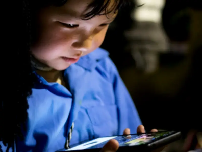 Padres virtuales en China: la crisis afectiva que crea una tendencia