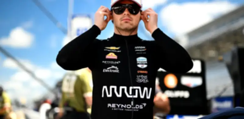 Pato O'Ward termina 18 en GP de Indy tras incidente en primera vuelta