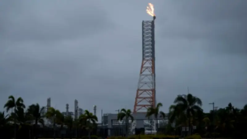 Pemex: Refinería Olmeca en Dos Bocas opera normal tras flamazo controlado