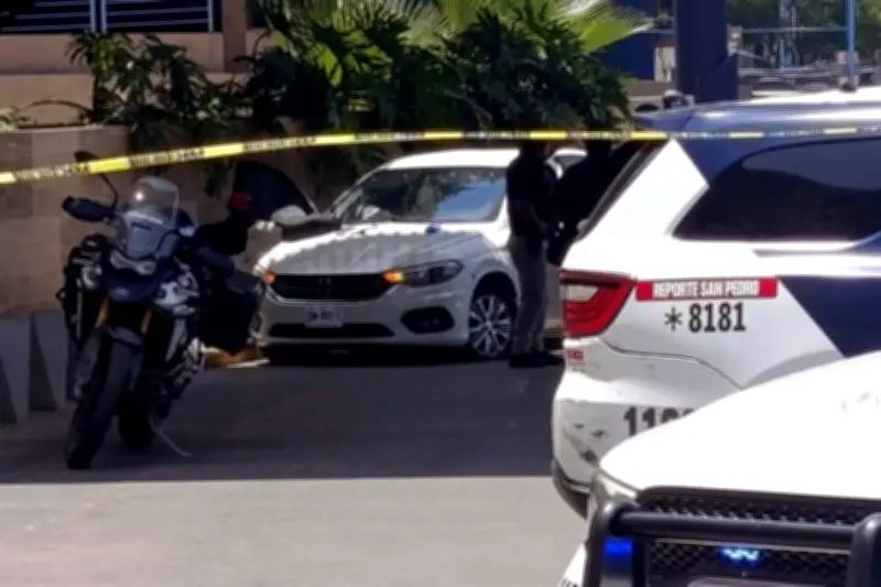 Persecución en Valle Oriente deja varios detenidos