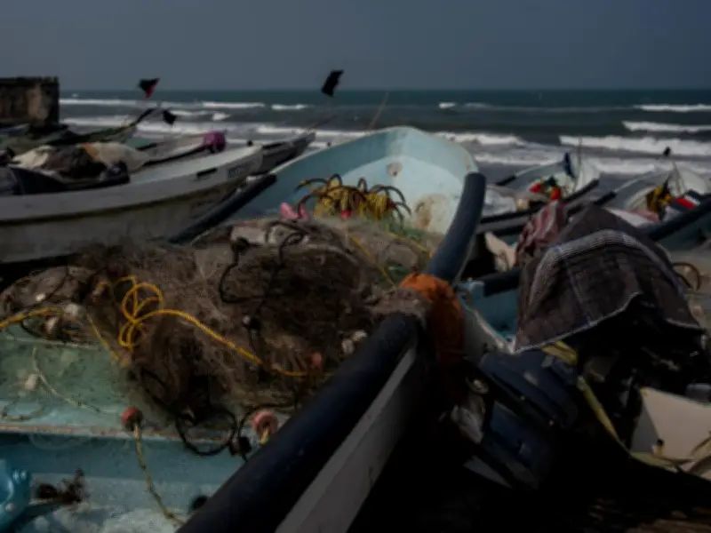 Pescadores de Tabasco y Veracruz sin reparación tras derrame de Pemex