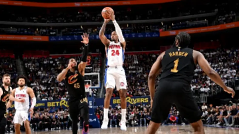 Pistons vencen a Cavs en primer juego de semifinales del Este