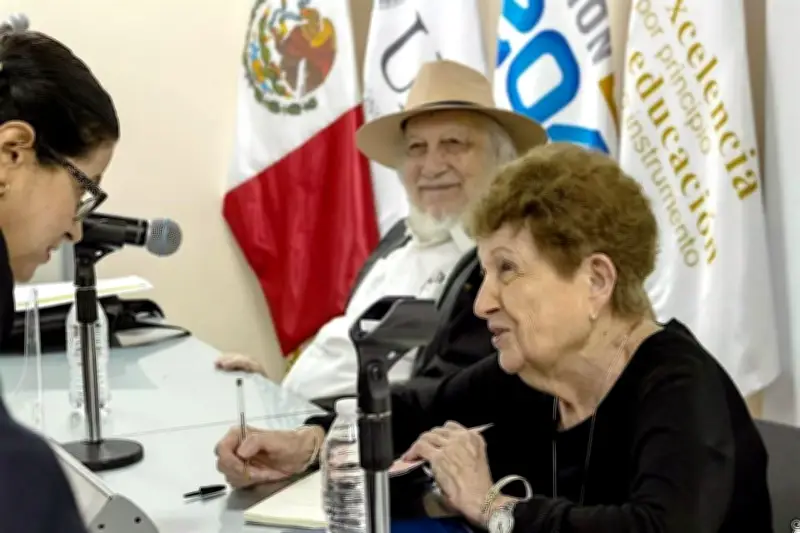 Poemario 'Una marítima presencia' gana premio de poesía