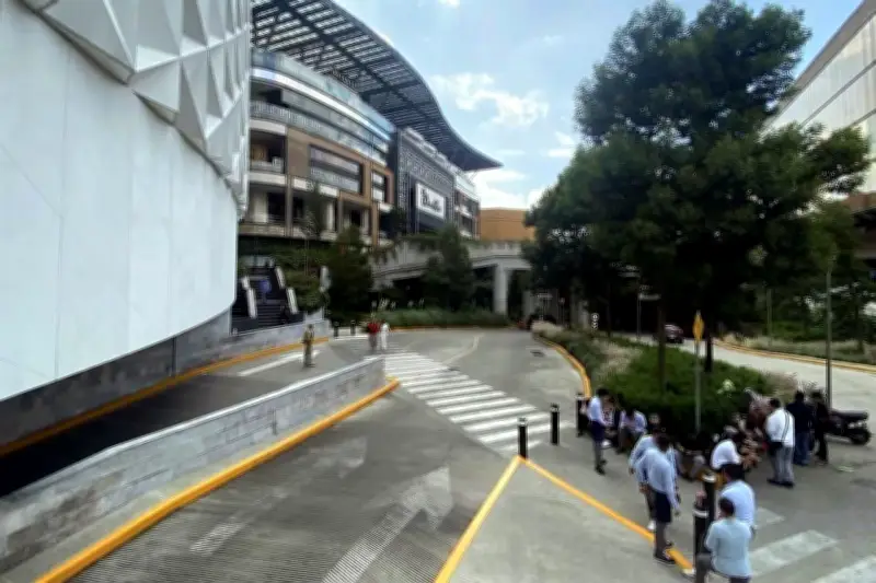 Policía se dispara por accidente en Plaza Mitikah