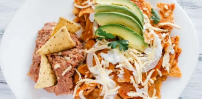 Prepara los mejores chilaquiles rojos con receta tradicional fácil