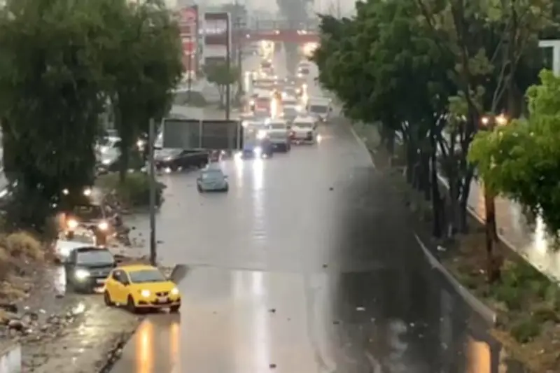 Presumen desazolve y atribuyen inundaciones a hundimientos