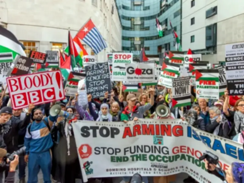 Protesta contra la BBC por silencio ante genocidio en Gaza